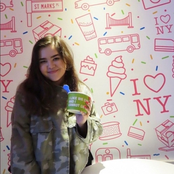 Meet your Posher, Elle - Picture 1 of 1